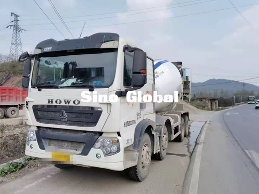 2번째는 호워 콘크리트 믹서 트럭 디젤형 10M3에게 371HP 권력을 넘겨 줍니다